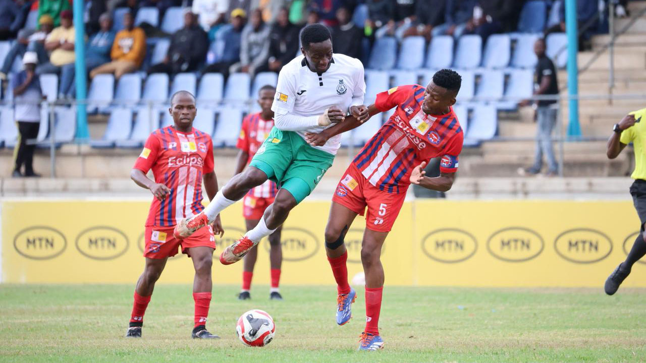 Green Mamba’s Colani Dlamini in a tight tussle for the ball with Mbabane Swallows’ Mancoba ‘Nciba’ Vilakati. (Pic: Melusi Mkhabela)